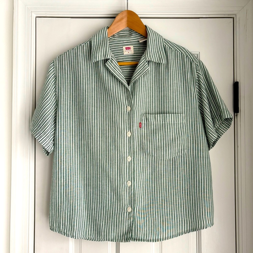Levi’s short sleeve striped resort shirt M